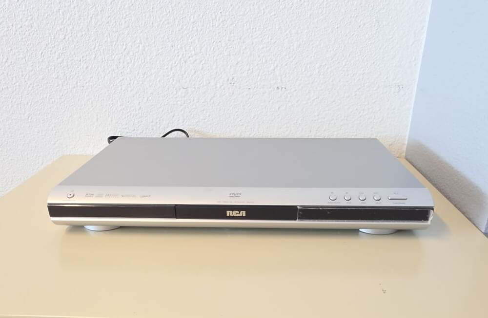RCA DVD / Video CD / CD Player DRC212 Tested and Works No Remote